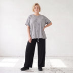 Graues Shirt im Destroyedlook aus weichem Jersey mit Rundhalsausschnitt geradem Schnitt