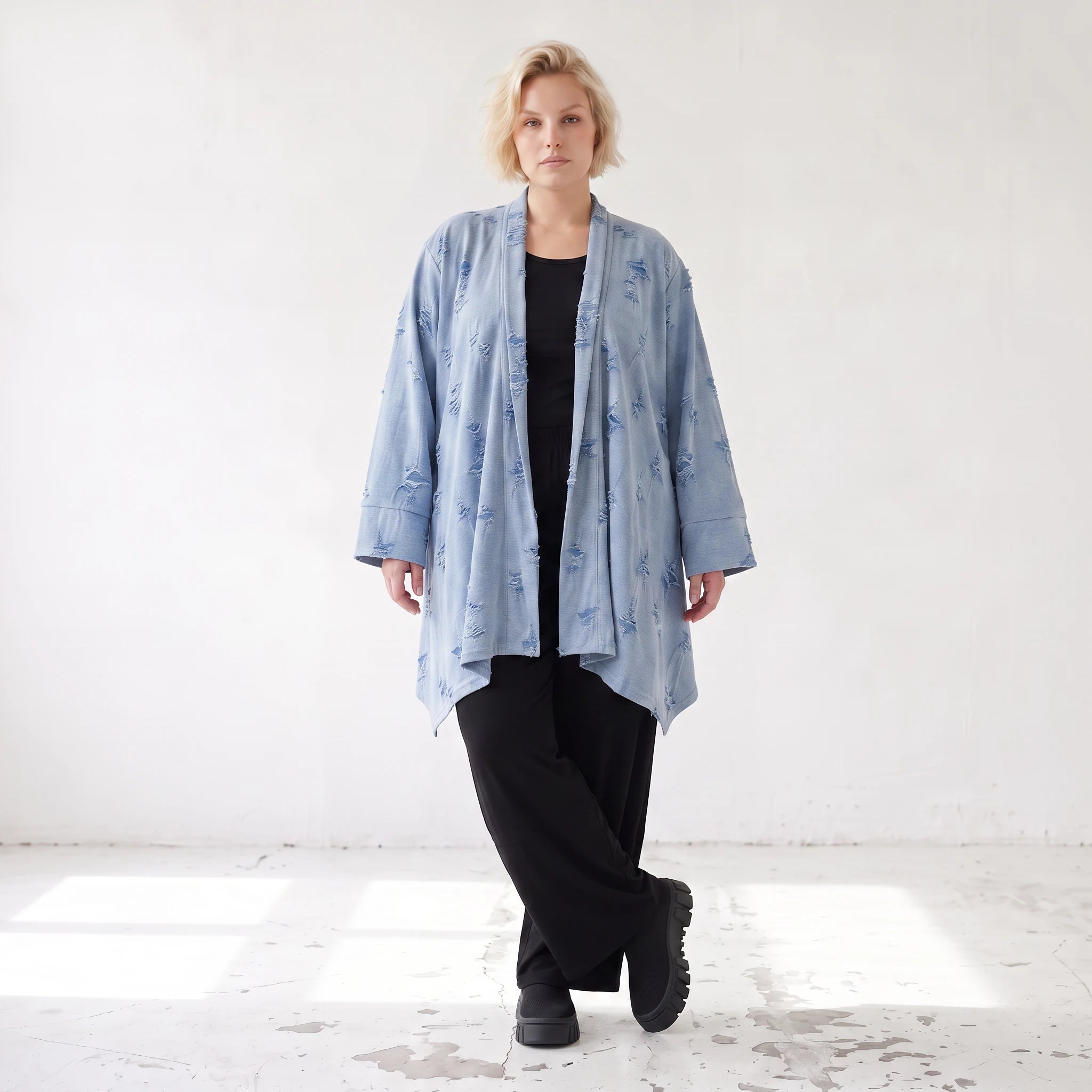 Jeansblauer Jersey Cardigan in A-Linie mit Sternenprint im Destroyed-Look offen locker