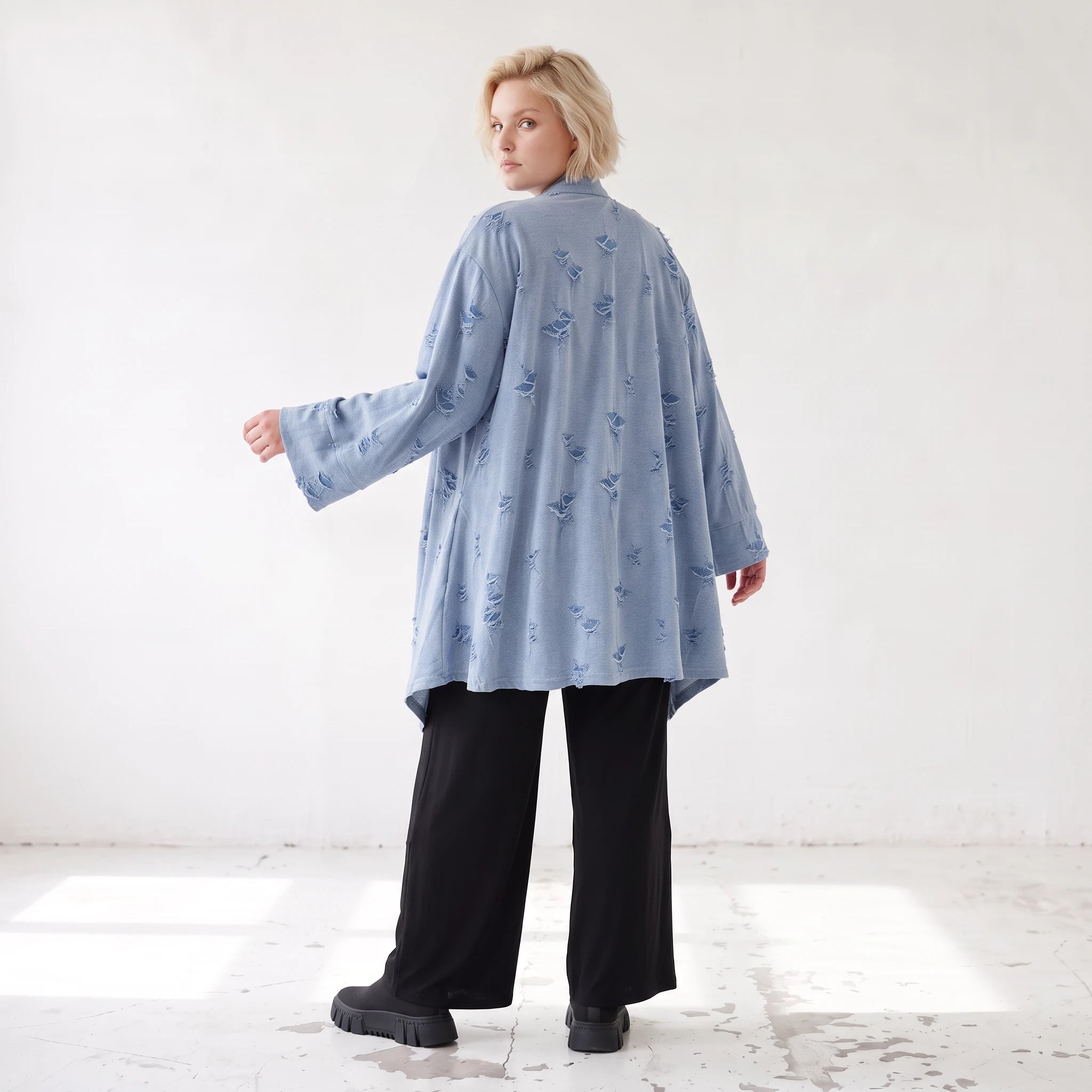 Jeansblauer Jersey Cardigan in A-Linie mit Sternenprint im Destroyed-Look offen locker