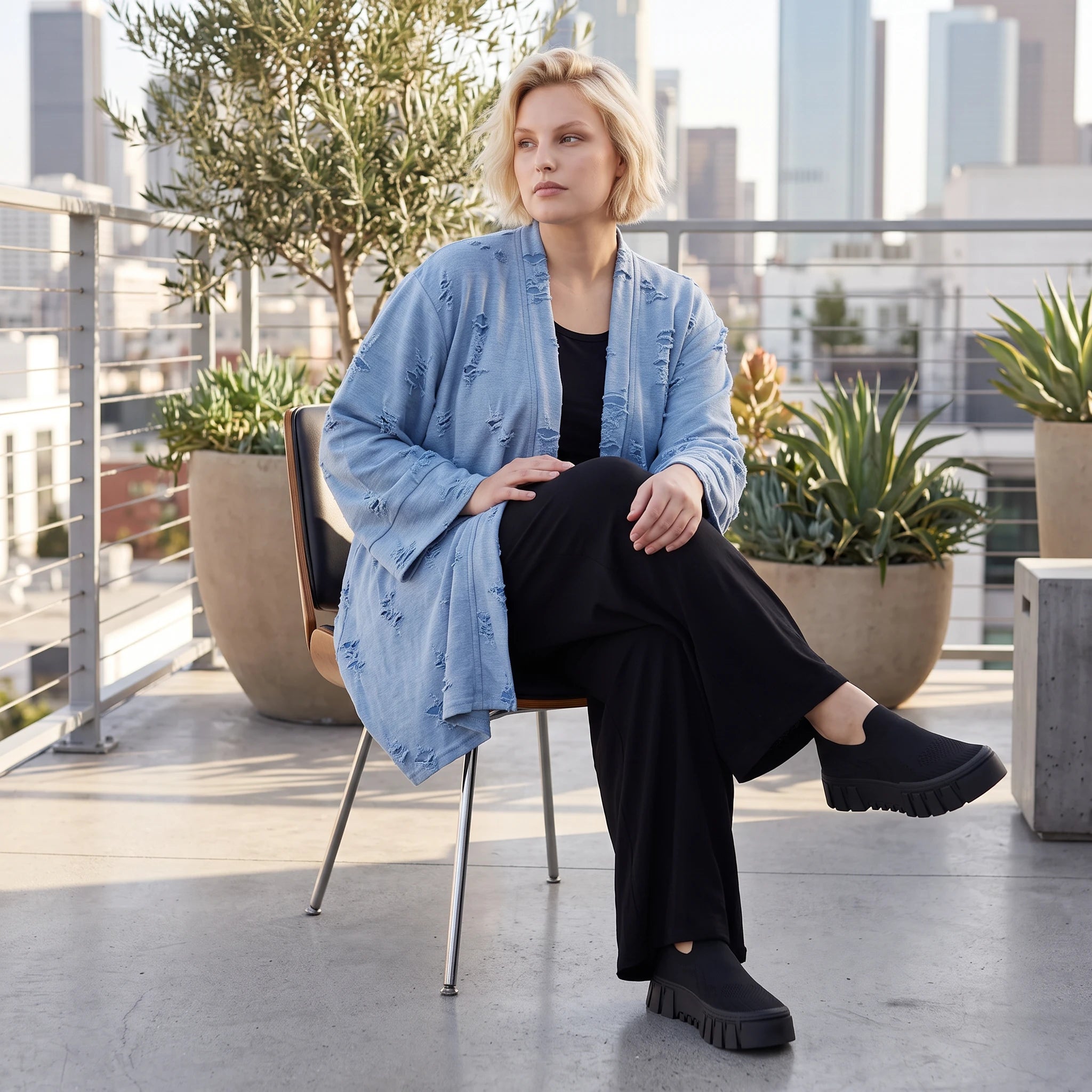 Jeansblauer Jersey Cardigan in A-Linie mit Sternenprint im Destroyed-Look offen locker