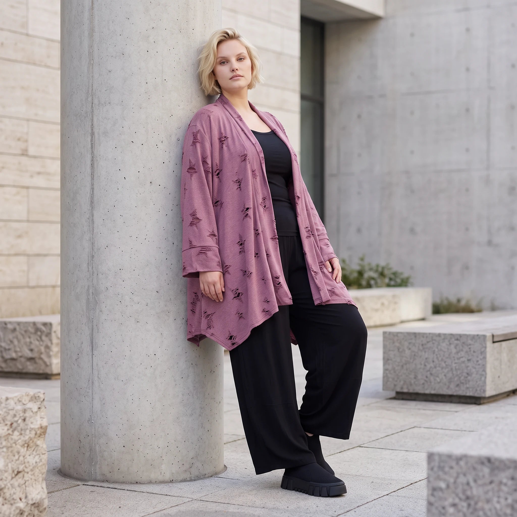 Weinroter Cardigan in A-Linie mit U-Ausschnitt Sternenmotiv im Destroyedlook Taschen