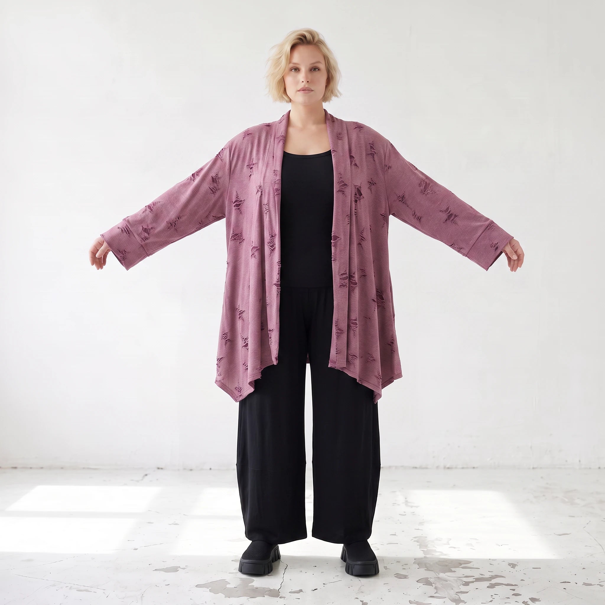 Weinroter Cardigan in A-Linie mit U-Ausschnitt Sternenmotiv im Destroyedlook Taschen