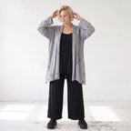 Cardigan aus staubgrauem Jersey mit Sternenmotiv in Destroyed Optik und offenem Schnitt