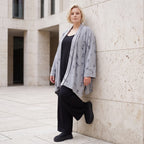Cardigan aus staubgrauem Jersey mit Sternenmotiv in Destroyed Optik und offenem Schnitt