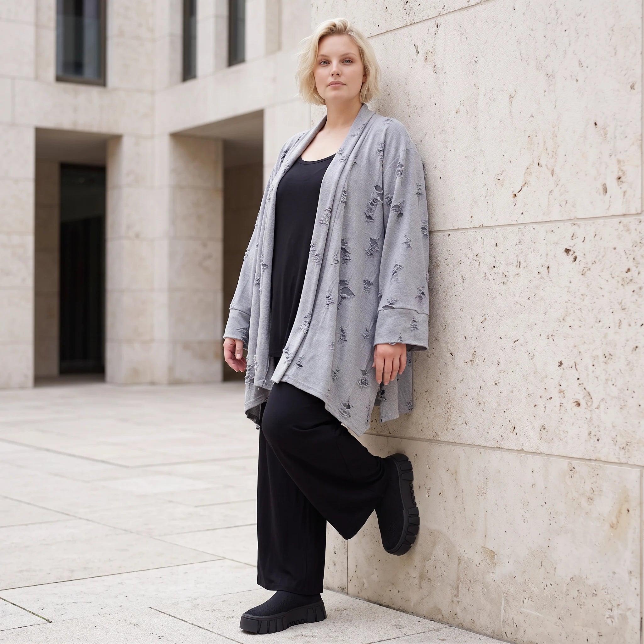 Cardigan aus staubgrauem Jersey mit Sternenmotiv in Destroyed Optik und offenem Schnitt