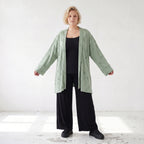 Pistaziengrüner Jerseycardigan in A-Linie mit Sternenmotiv aus Baumwolle und Elasthan