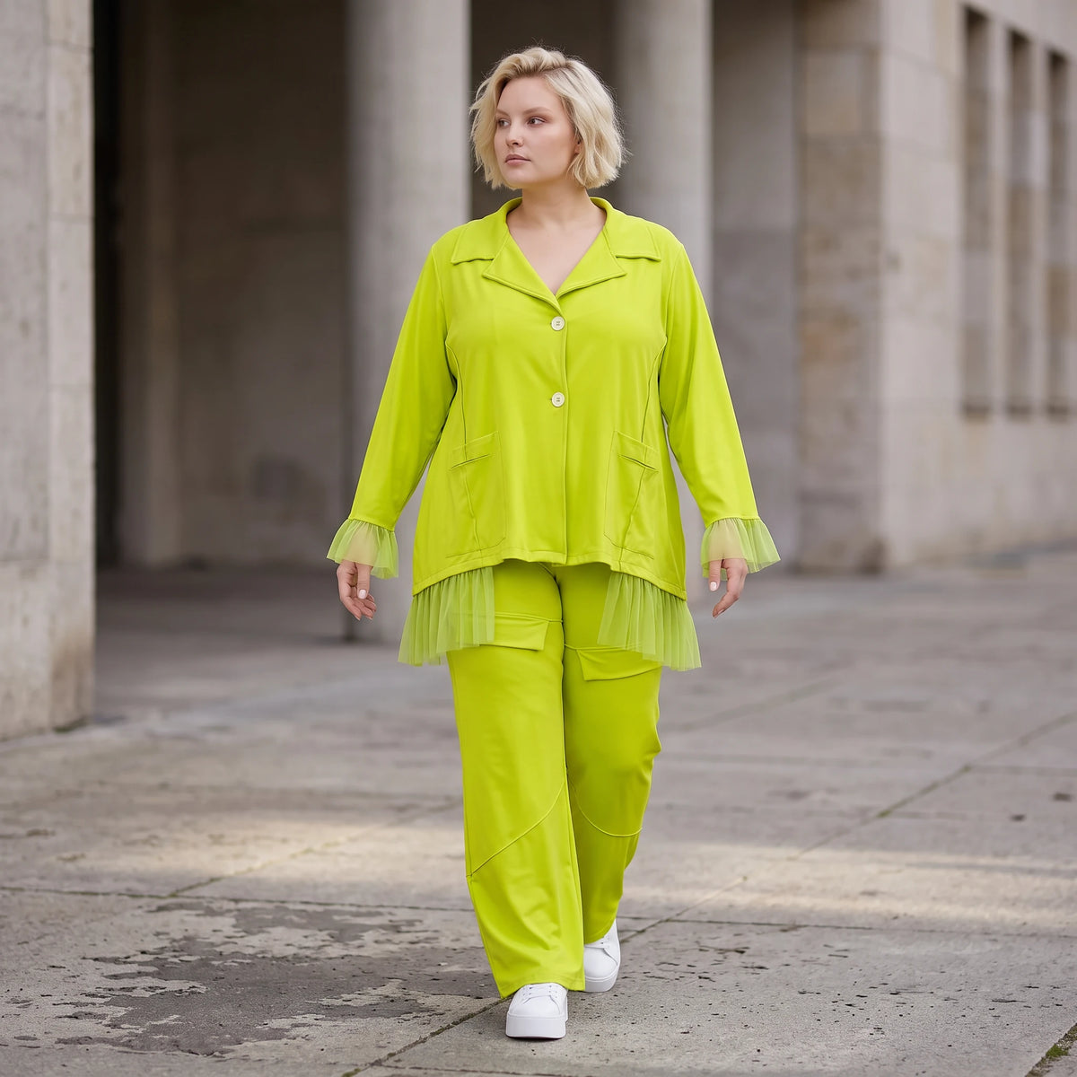 Travellerhose in Limettengrün gerade geschnitten elastisch bügelfrei mit Overlocknaht