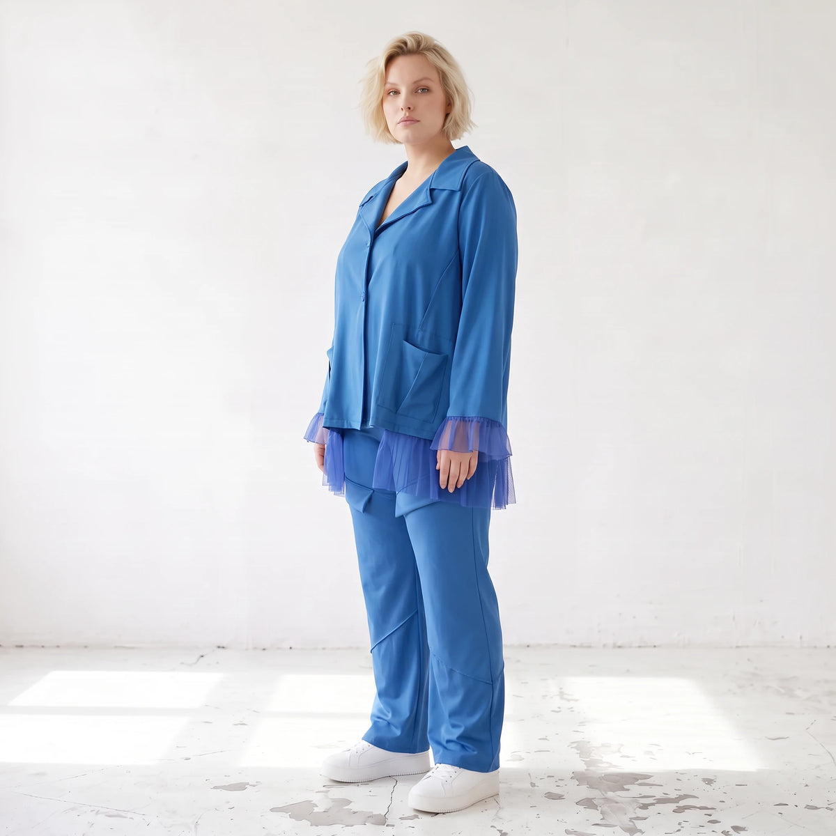 Royalblaue Schlupfhose mit geradem Bein elastisch mit Zierklappen und sichtbarer Naht