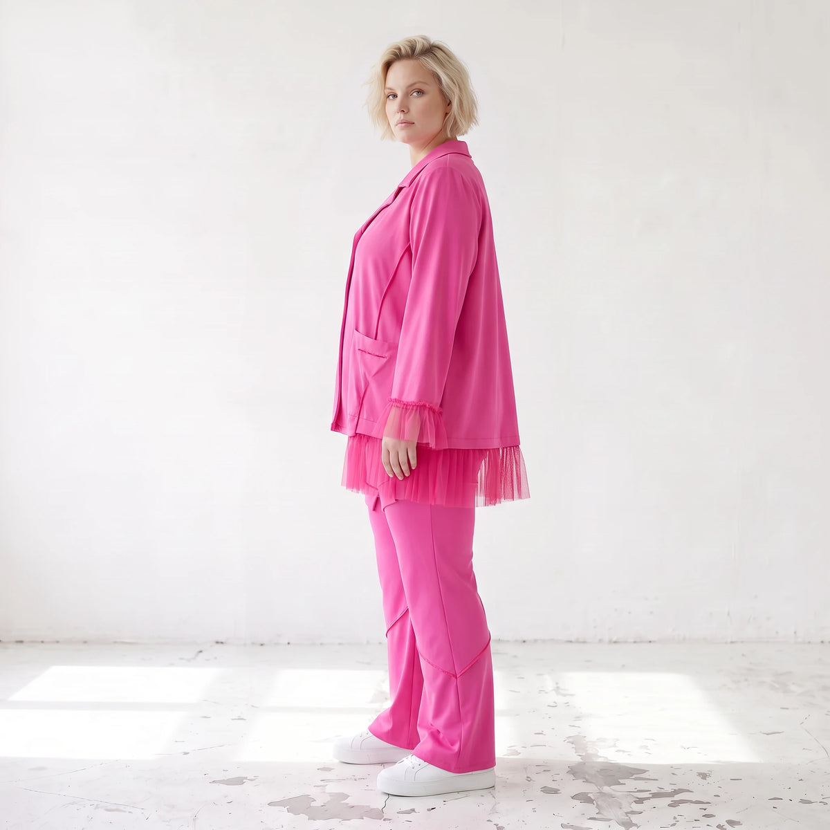 Fuchsia Travellerbluse mit Tüllbesatz und Overlocknaht leichte knitterarme Hemdbluse