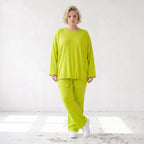 Limettengrünes Langarmshirt in Travellerqualität mit kastigem Schnitt und Tunnelzugsaum