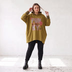 Kapuzensweatshirt in Camel mit Leoprint aus French Terry in gerader Form länger hinten