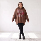 Brauner Kapuzenpulli aus French Terry mit Leomuster gerader Form und längerem Rücken