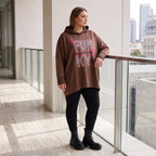 Brauner Kapuzenpulli aus French Terry mit Leomuster gerader Form und längerem Rücken