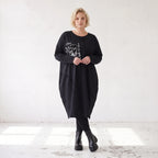 Kleid in OldBlack aus weichem French Terry in Ballonform mit Rundhalsausschnitt Langarm
