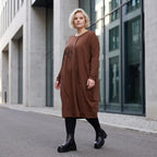 Ballonkleid in OldBrown aus weichem French Terry mit Faltennahtmuster und langen Ärmeln