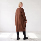 Ballonkleid in OldBrown aus weichem French Terry mit Faltennahtmuster und langen Ärmeln