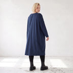 Kleid in verwaschenem Blau aus French Terry mit Ballonform Rundhals und Seitentaschen
