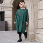 Ballonkleid in OldGreen aus French Terry mit Rundhals und Langarm mit Seitennahttaschen