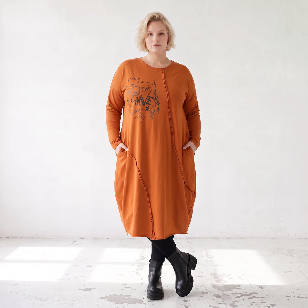 Rostbraunes Ballonkleid aus French Terry mit Stretch und Faltennaht in lässiger Form