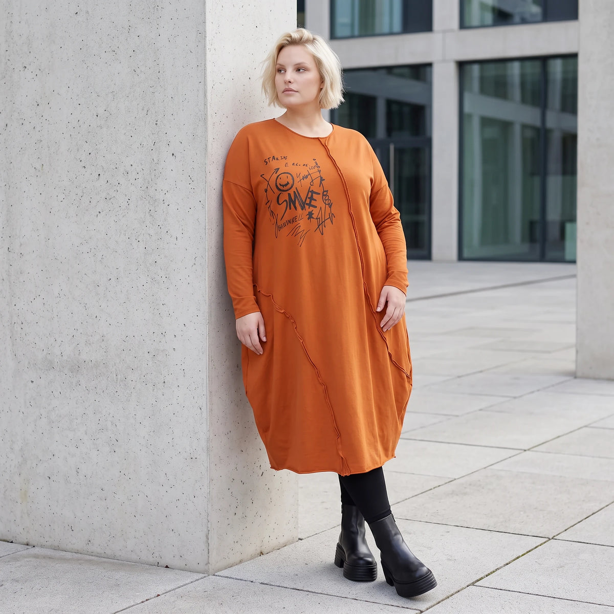 Rostbraunes Ballonkleid aus French Terry mit Stretch und Faltennaht in lässiger Form