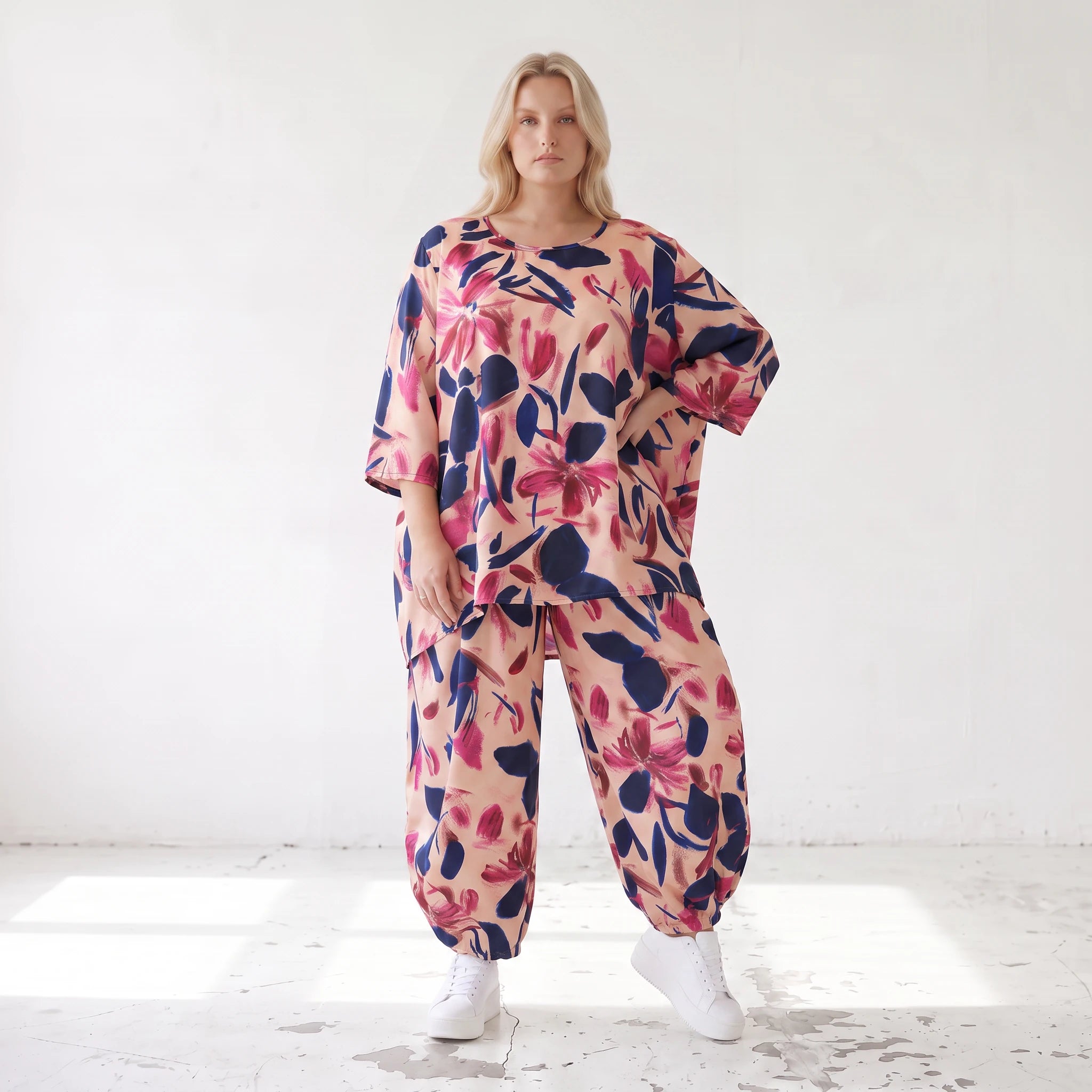 Satinshirt in Rose/Blau/Pink mit floralem Print in A-Linie fließend und weich fallend