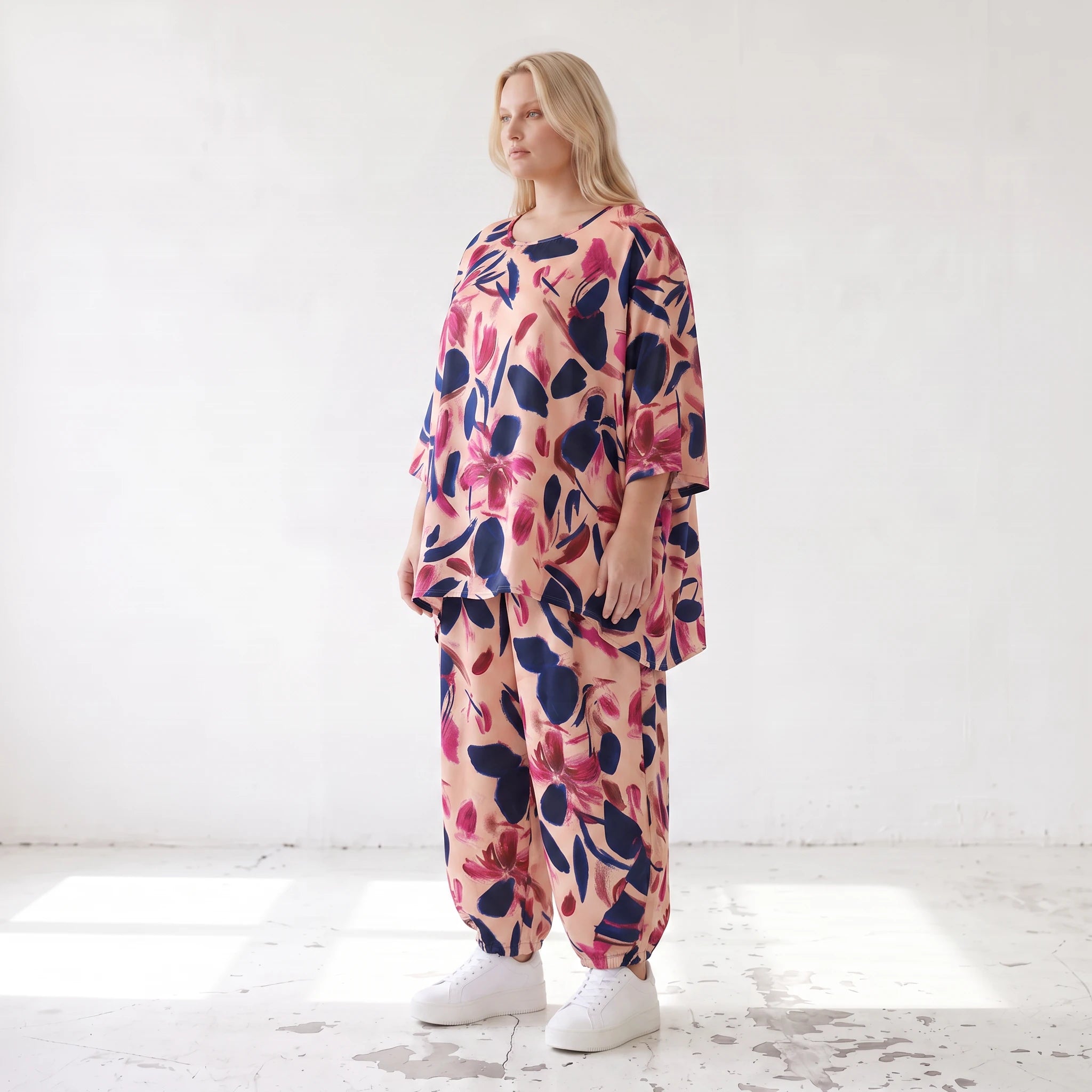Satinshirt in Rose/Blau/Pink mit floralem Print in A-Linie fließend und weich fallend