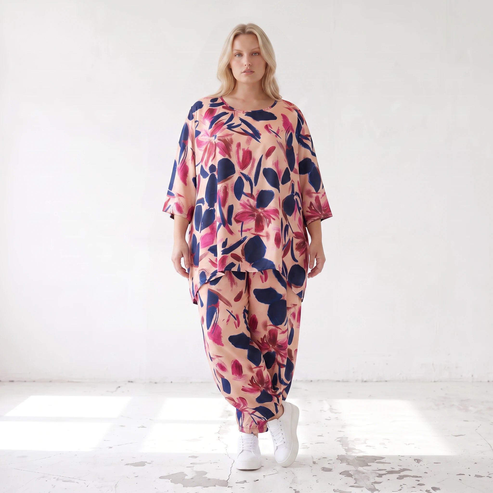Satinshirt in Rose/Blau/Pink mit floralem Print in A-Linie fließend und weich fallend