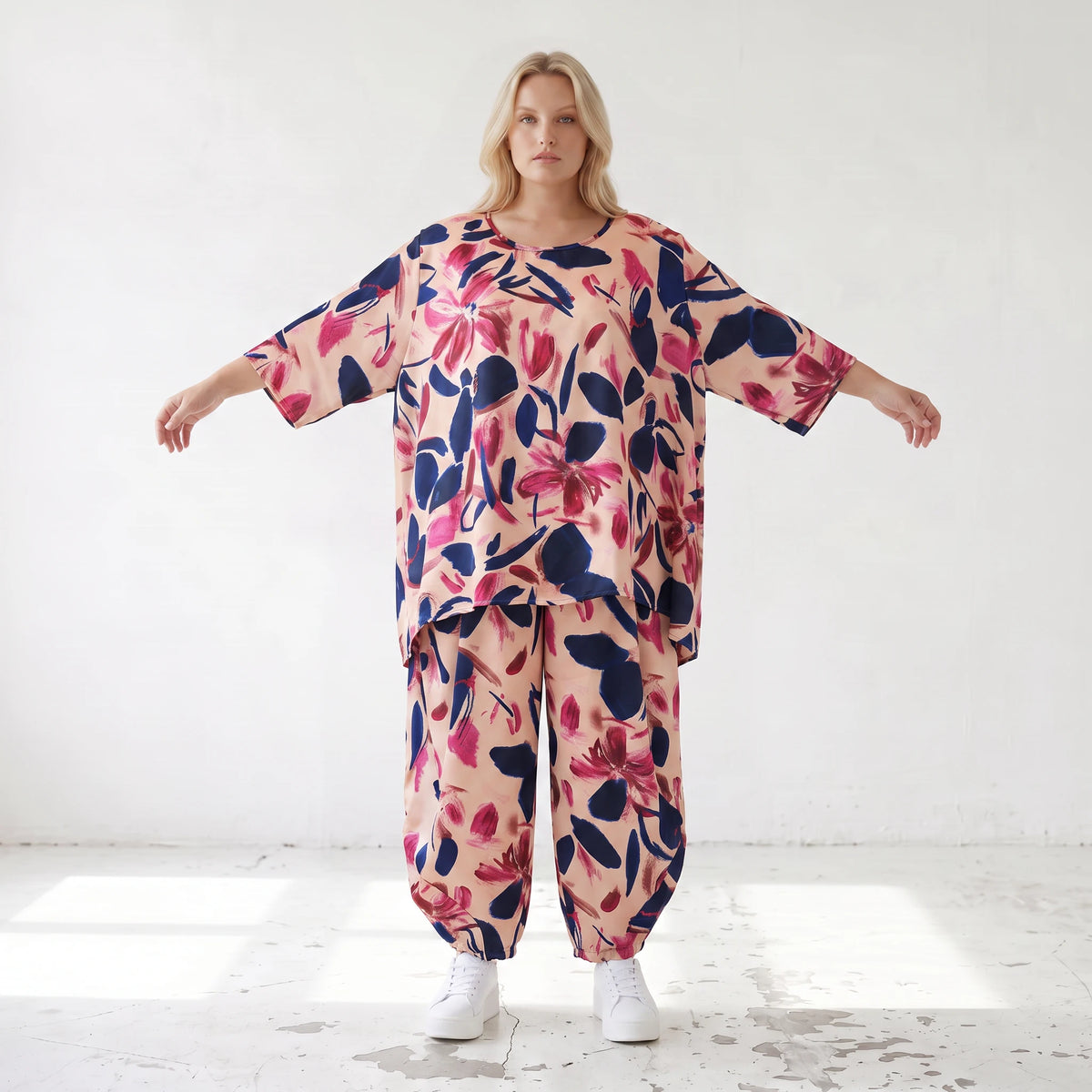 Satinshirt in Rose/Blau/Pink mit floralem Print in A-Linie fließend und weich fallend