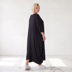 Schwarzes Ballonkleid aus Stretchjersey mit Rundhalsausschnitt und Langarm zeitlos