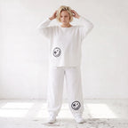 Oversizehose aus warmem French Terry mit Smileyprint gesmoktem Saum und Seitentaschen