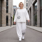 Oversizehose aus warmem French Terry mit Smileyprint gesmoktem Saum und Seitentaschen
