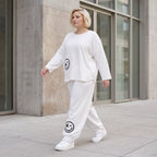Oversizehose aus warmem French Terry mit Smileyprint gesmoktem Saum und Seitentaschen