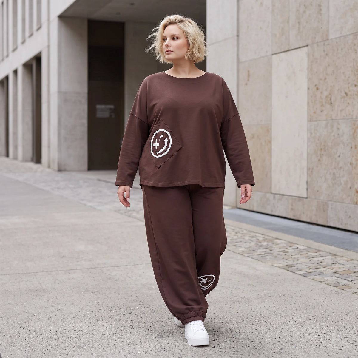 Lässige Oversizedhose aus French Terry mit Smileyprint und gesmoktem Saum extra lang