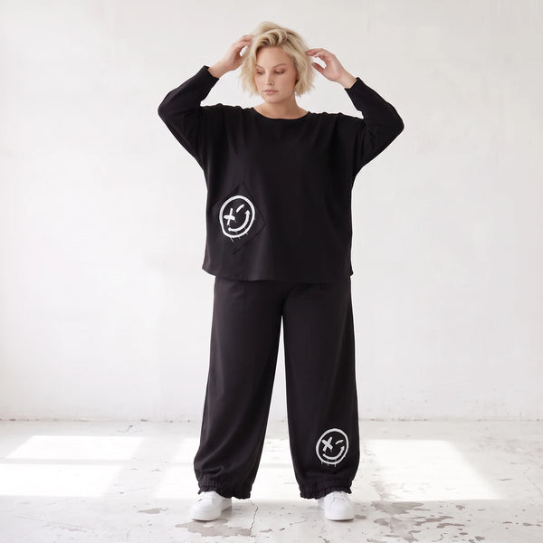 Oversized Hose aus flauschigem French Terry mit Smileydruck und bequem gesmoktem Saum