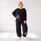 Oversized Hose aus flauschigem French Terry mit Smileydruck und bequem gesmoktem Saum