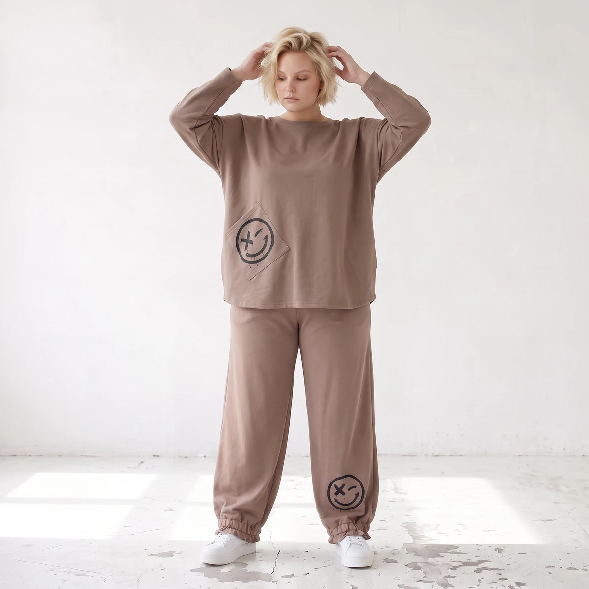French-Terry Oversizedhose mit Smiley-Print gesmoktem Saum und Seitentaschen Streetstyle