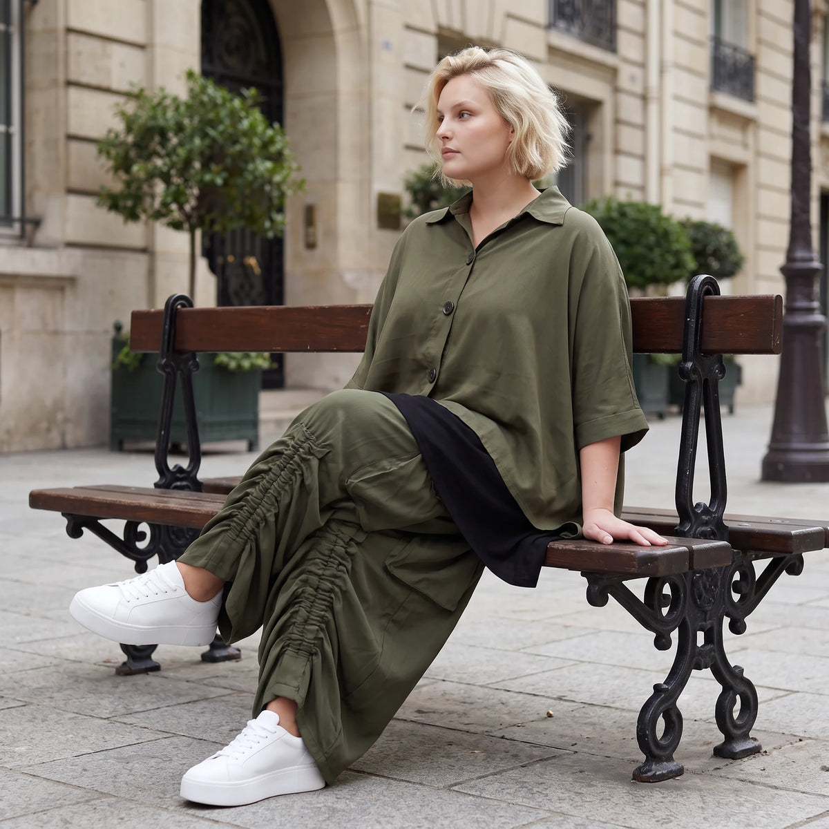 Khaki Lyocellbluse aus weichem Twill mit Hemdkragen gerundetem Schnitt und 3/4-Arm