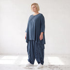 Shirt in Petrol aus weichem Lyocell in A-Linie mit Biesenmusterung und Zipfelsaum