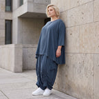 Shirt in Petrol aus weichem Lyocell in A-Linie mit Biesenmusterung und Zipfelsaum