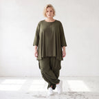Khakifarbenes Lyocellshirt aus Twill mit Biesenmuster in A-Linie und 3/4-Arm Zipfelsaum