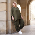 Khakifarbenes Lyocellshirt aus Twill mit Biesenmuster in A-Linie und 3/4-Arm Zipfelsaum