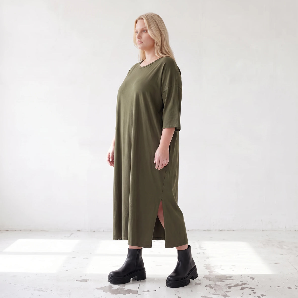 Khaki Lyocellkleid in A-Linie mit Rundhalsausschnitt und V-Ausschnitt mit Seitentaschen