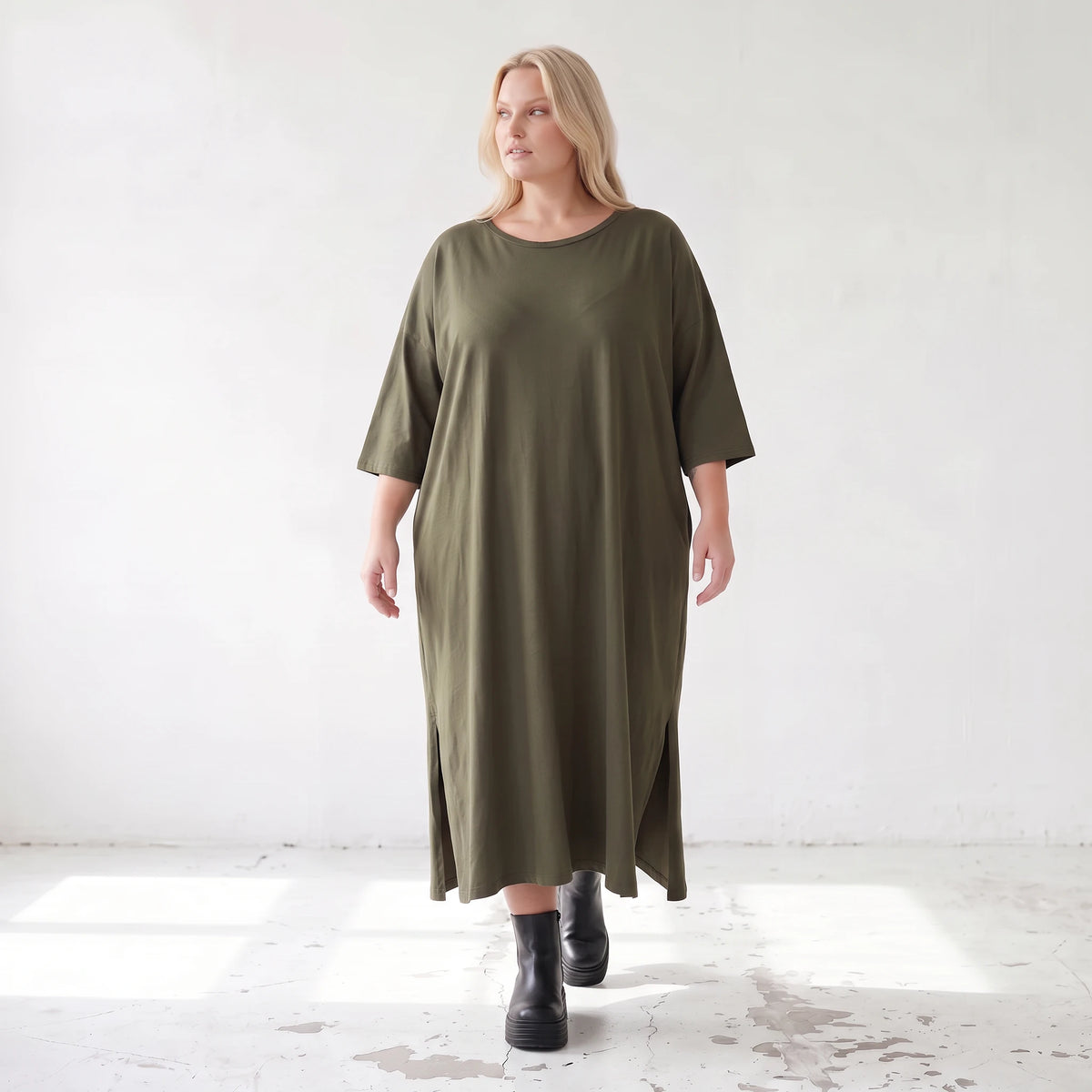 Khaki Lyocellkleid in A-Linie mit Rundhalsausschnitt und V-Ausschnitt mit Seitentaschen