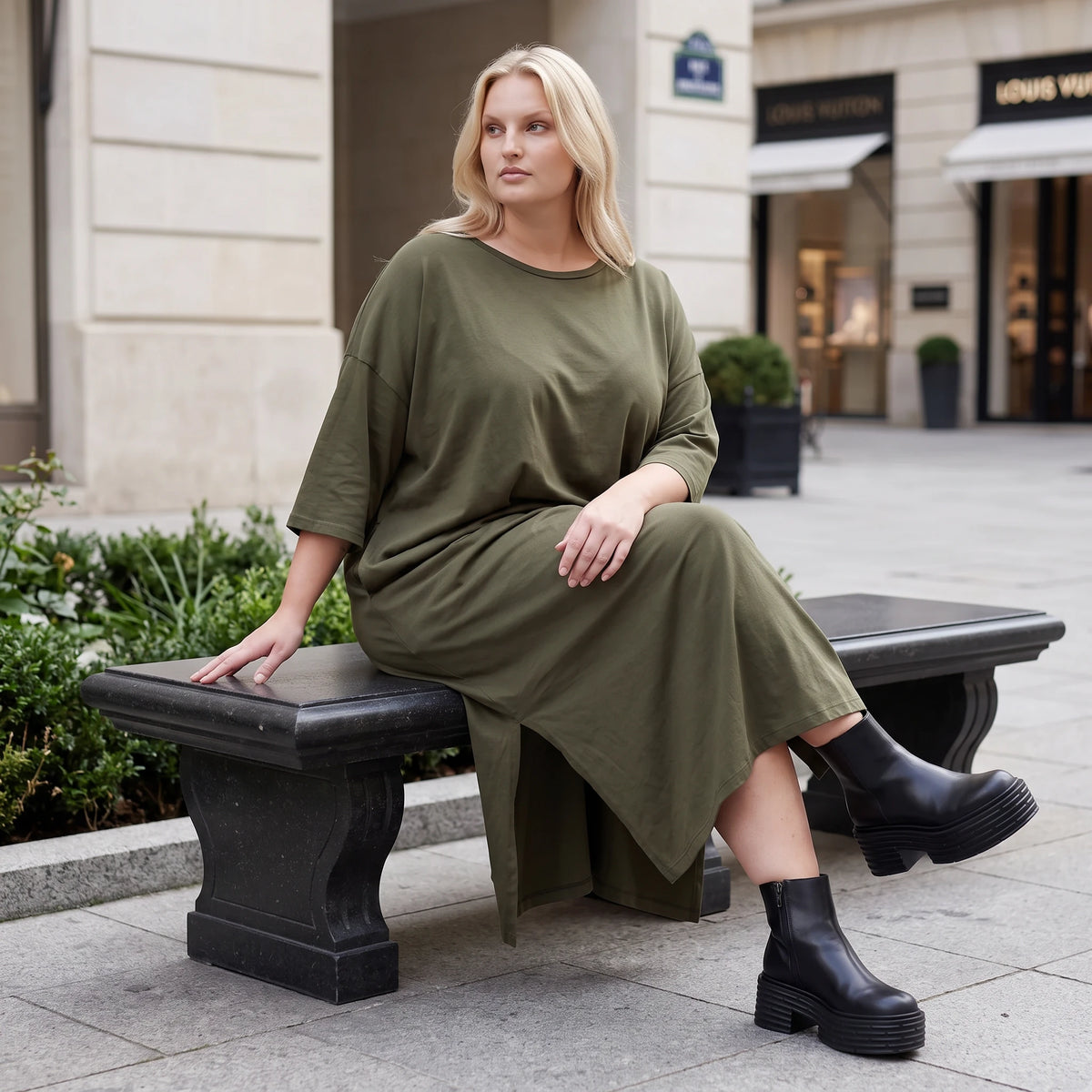 Khaki Lyocellkleid in A-Linie mit Rundhalsausschnitt und V-Ausschnitt mit Seitentaschen