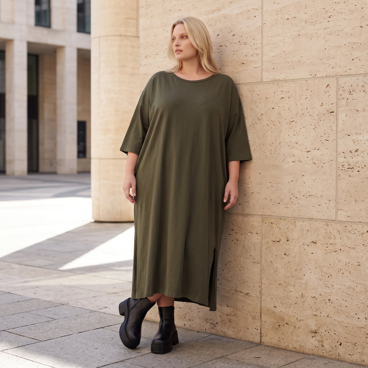 Khaki Lyocellkleid in A-Linie mit Rundhalsausschnitt und V-Ausschnitt mit Seitentaschen