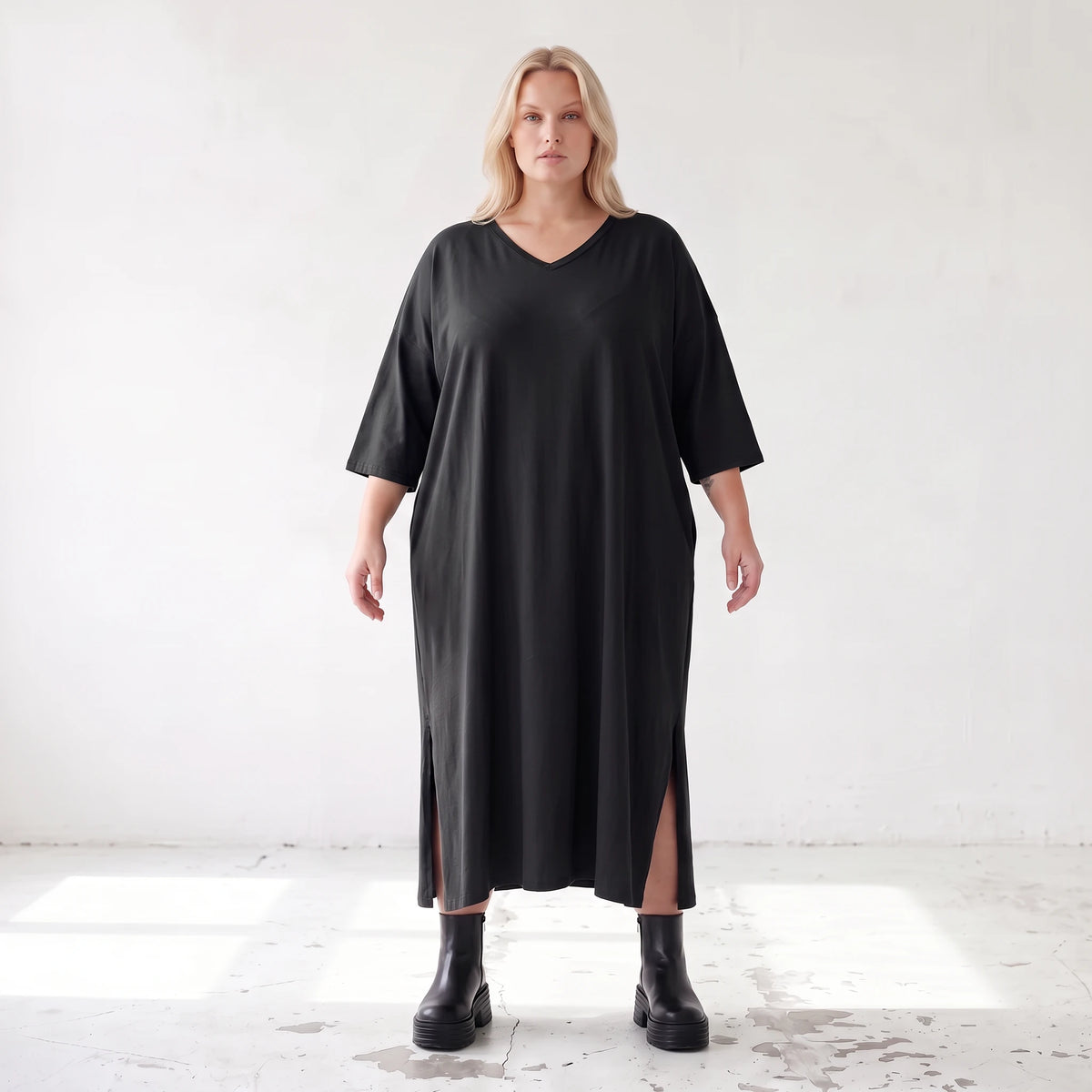 Fließendes A-Linien-Kleid aus Lyocell mit V-Ausschnitt Seitennahttaschen Saumschlitzen