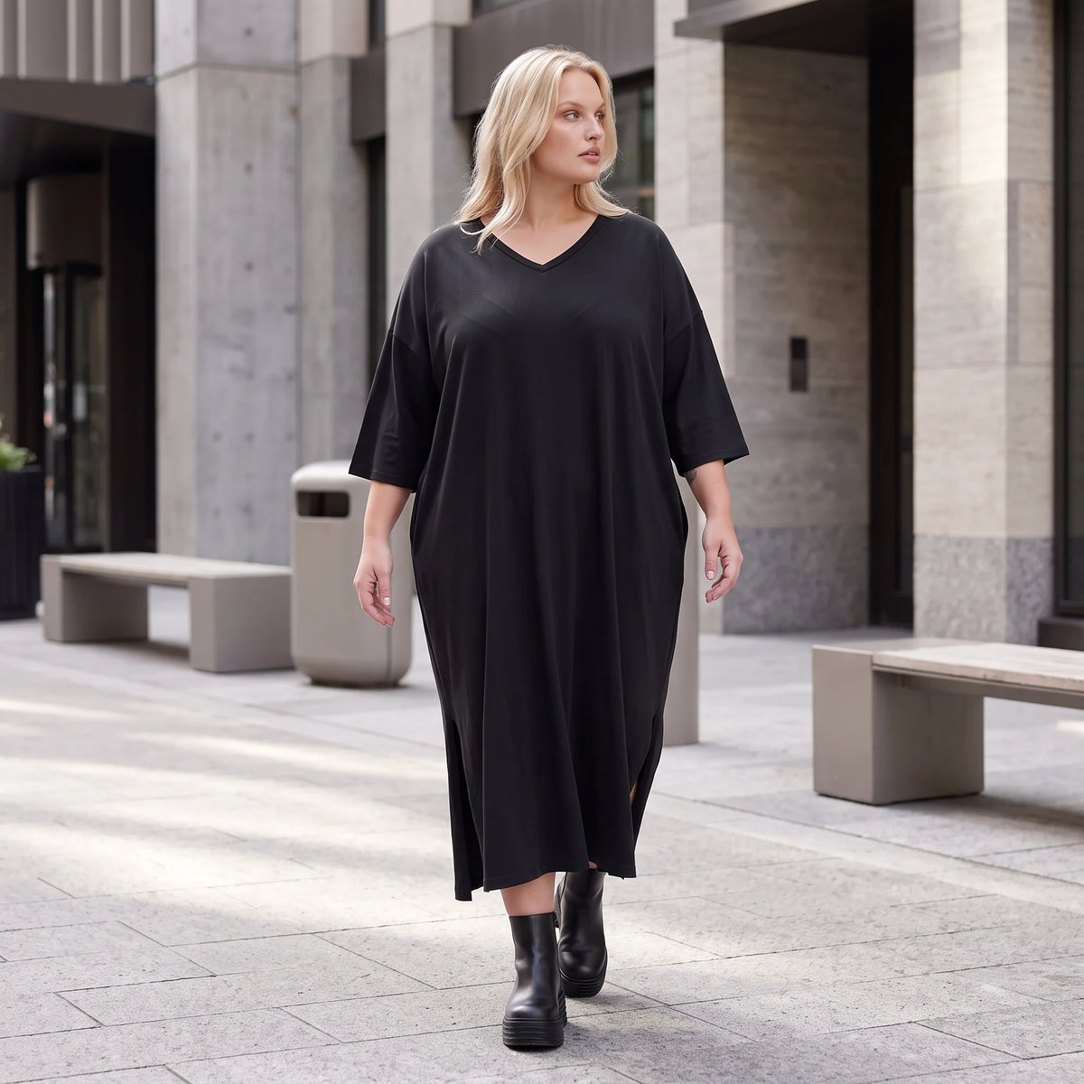 Fließendes A-Linien-Kleid aus Lyocell mit V-Ausschnitt Seitennahttaschen Saumschlitzen