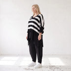 Warmes Strickshirt in weichem Stretchstrick mit V-Ausschnitt in kastiger Destroyedoptik
