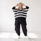 Warmes Strickshirt in weichem Stretchstrick mit V-Ausschnitt in kastiger Destroyedoptik