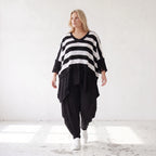 Warmes Strickshirt in weichem Stretchstrick mit V-Ausschnitt in kastiger Destroyedoptik